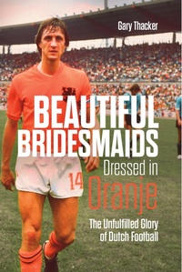 Abbildung von: Beautiful Bridesmaids Dressed in Oranje - Pitch Publishing Ltd