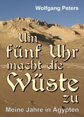Cover: Um f&uuml;nf Uhr macht die W&uuml;ste zu - tredition