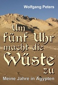 Cover: Um f&uuml;nf Uhr macht die W&uuml;ste zu - tredition