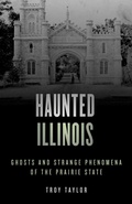 Cover: Haunted Illinois - Globe Pequot Press
