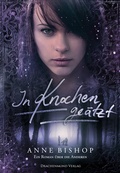 Cover: In Knochen ge&auml;tzt - Drachenmond Verlag GmbH