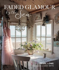 Abbildung von: Faded Glamour by the Sea - CICO Books