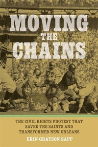 Abbildung von: Moving the Chains - Zando - Hillman Grad Books