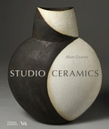 Cover: Studio Ceramics (Victoria and Albert Museum) - Thames & Hudson Ltd