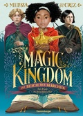 Cover: Magic Kingdom. Im Reich der M&auml;rchen, Band 1: Der Fluch der dreizehnten Fee (Abenteuerliche, humorvolle M&auml;rchen-Fantasy) - Ravensburger