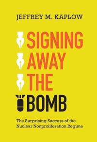 Abbildung von: Signing Away the Bomb - Cambridge University Press