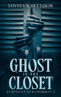 Cover: Ghost in the Closet (Suncoast Paranormal, #6) - Lovelyn Bettison