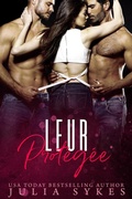 Cover: Leur prot&eacute;g&eacute;e (Trilogie Mafia M&eacute;nage, #3) - Julia Sykes