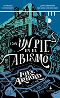 Cover: Con un pie en el abismo - Trini Vergara Ediciones