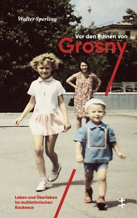 Bild: Vor den Ruinen von Grosny - Matthes & Seitz Berlin