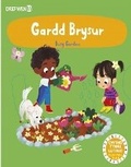 Cover: Cyfres Gwthio, Tynnu, Troi: Gardd Brysur / Busy Garden - Dref Wen