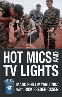 Abbildung von: Hot Mics and TV Lights - Double Dagger Books