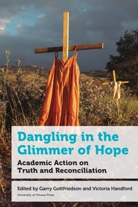 Bild: Dangling in the Glimmer of Hope - University of Ottawa Press
