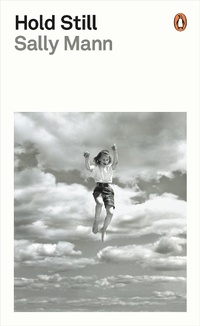 Abbildung von: Hold Still - Penguin Classics