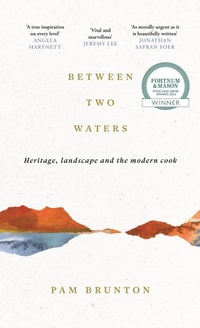 Abbildung von: Between Two Waters - Canongate Books