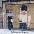 Cover: Fotografische Blicke / Sch&uuml;tzende Schirme - Streetfotografie bei Regen und Schnee - epubli
