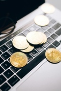 Cover: "Memoir of Online Success: Tabinda's Journey to Earning Money - Sara Thompson