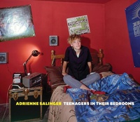 Abbildung von: Adrienne Salinger: Teenagers in Their Bedrooms - Distributed Art Publishers