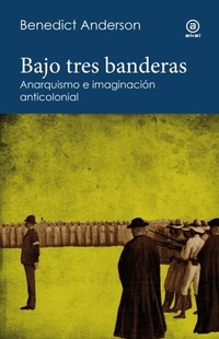Abbildung von: Bajo tres banderas - Ediciones Akal