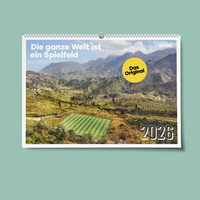 Abbildung von: 11FREUNDE-Wandkalender: Die ganze Welt ist ein Spielfeld 2026 - Fußball-Kalender - Fan-Kalender - 60x42 - Sport - 11Freunde