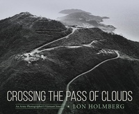 Abbildung von: Crossing the Pass of Clouds - Princeton University Press