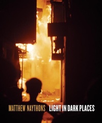 Abbildung von: Light in Dark Places - Briscoe Ctr for Amer History Ut-Austin