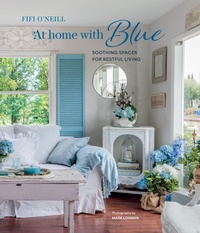 Abbildung von: At Home with Blue: Soothing spaces for restful living - CICO Books