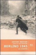 Abbildung von: Berlino 1945. La caduta - BUR Storia e biografie;Rizzoli