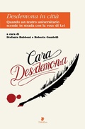 Cover: Desdemona in citt&agrave;. Quando un teatro universitario scende in strada con la voce di lei - Strade blu;Titivillus