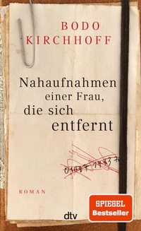 Bild vergrößern Bild: Nahaufnahmen einer Frau, die sich entfernt - dtv