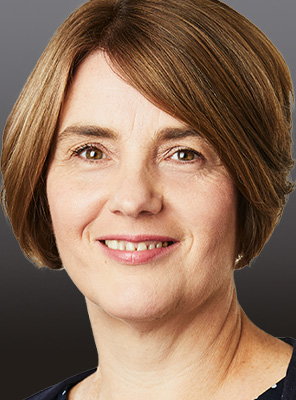 Porträt von Bettina Ewert